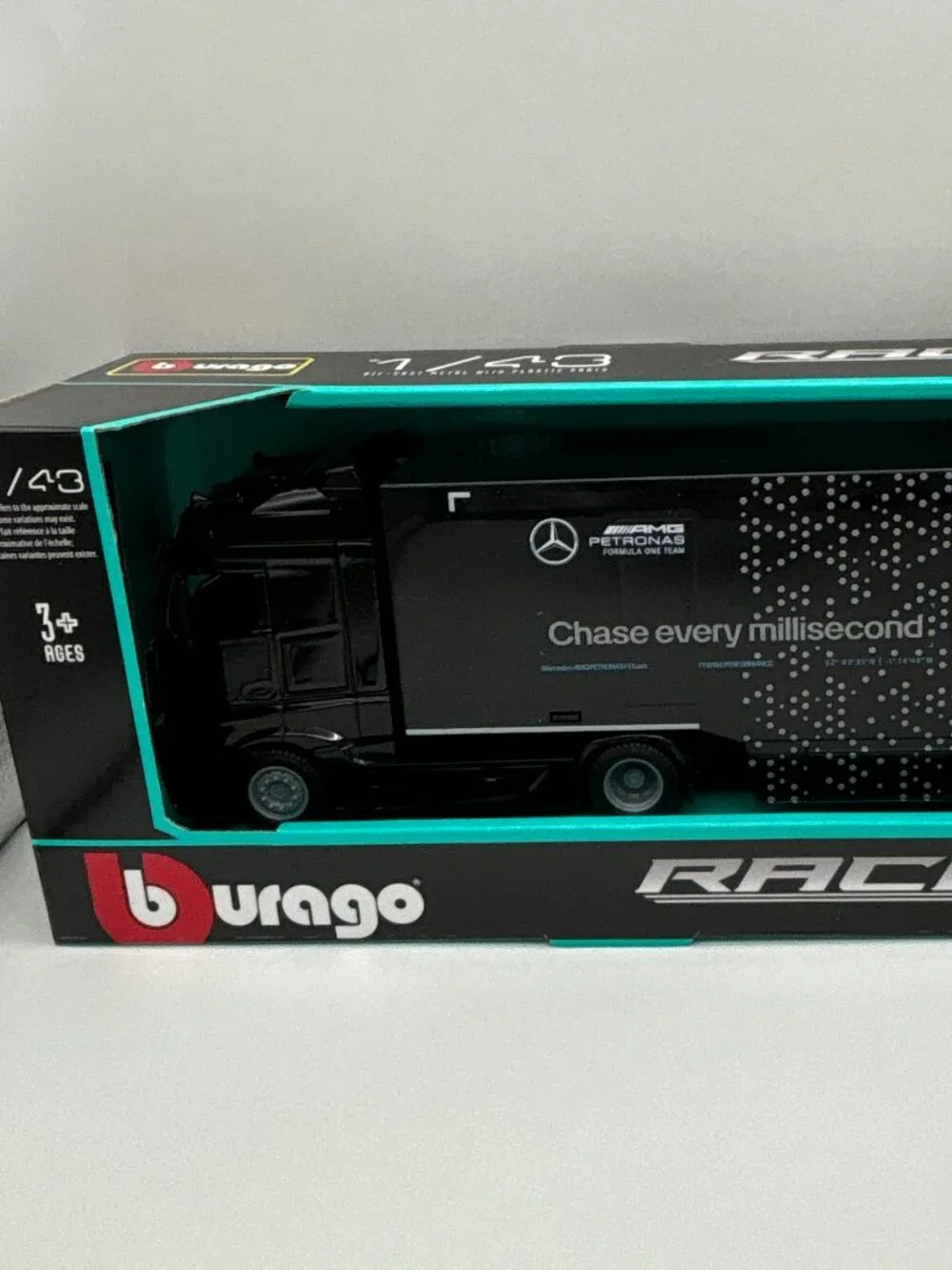Maisto Bburago Formula 1 Mercedes F1 Racing Transporter Semi Truck w/ W15 Car